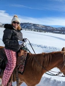 Hilary horsebackriding in the snow